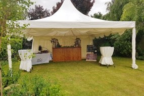 Single bar setup with arrival drinks table for guests
