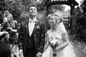 A cloud of confetti - church wedding in Oxfordshire