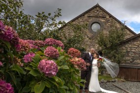 Natural wedding photography in a creative way