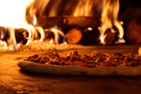 Totally Wood Fired Pizza Pizza Van Hire Profile 1