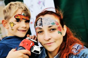 Face Painting by Joanna Kozubal Balloon Modellers Profile 1