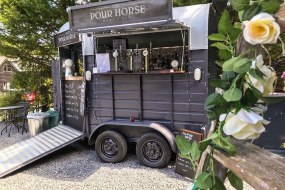 The Pour Horse Mobile Bar Horsebox Bar Hire  Profile 1