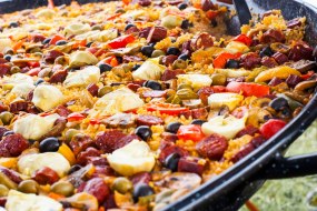Paella pan catering
