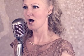 Mrs Moon Jazz and Swing with a vintage vibe Singers Profile 1