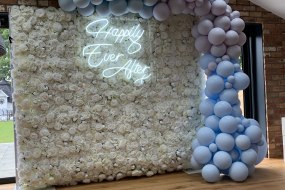 Perfect ballon arch’s over our flower wall