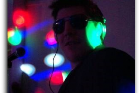 Stevie Robb entertainments DJs Profile 1