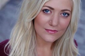Hull Wedding Singer - Laura Andersson Singers Profile 1