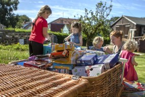Wee Messy Crafters Children's Entertainers Profile 1