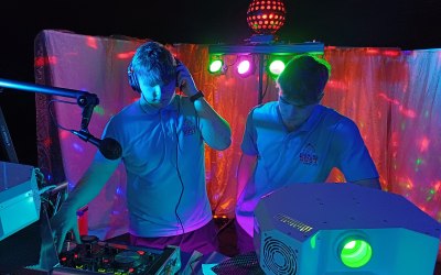 DJs in action