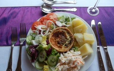 Quiche-Boiled Potatoes and Salad