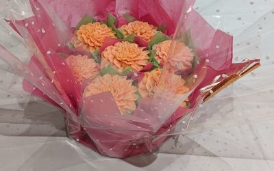 Dahlia cupcake bouquet