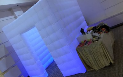 Inflatable booth 