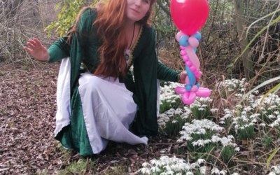 Princess themed parties with dressing up box and balloons
