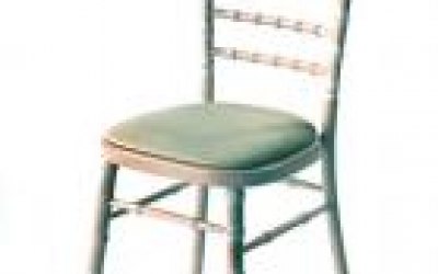 Chivari Chair with Ivory Pad