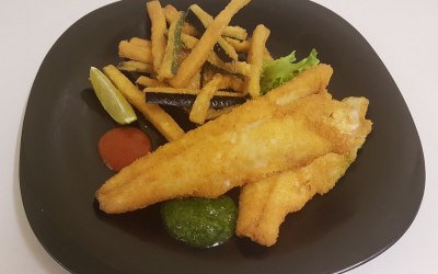 Fish and deep fried courgette 
