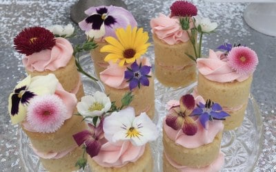 Mini Cakes with Edible Flowers