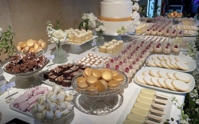 Luxury Wedding Dessert Table with 6 Wedding Cake 
