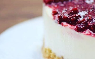 White chocolate and raspberry cheesecake 