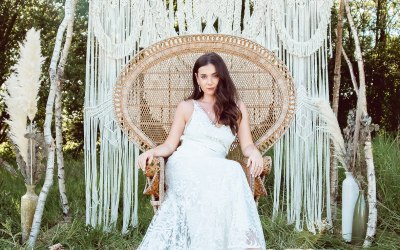 Gorgeous wicker peacock chairs add a touch of boho/retro glam to your wedding, event to photoshoot. Perfect for your top table, baby shower or matched with our small wicker table to create a seating area. Comes with a square cream or round straw cushion. Also great for photo opportunities!