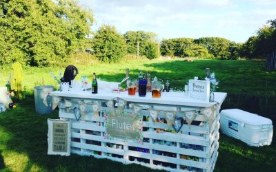 Garden party with a wide selection of drinks