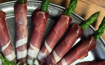 Asparagus wrapped in Italian ham 