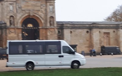 16 seater minicoach at Blenheim Palace