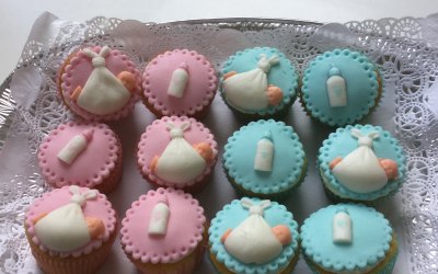 Cupcakes decorated in blue and/or pink. Perfect for a baby shower or gender reveal party