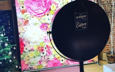 Backdrop with Luxury Beauty Mirror Booth