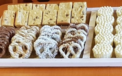 Giant pretzels, vanilla chocolate chip cookie bars and mini banana pudding cheese cakes