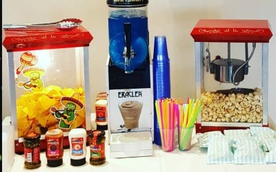 Popcorn, Slush, Candy Floss, Nachos, Hot dogs hire to your party!  https://www.splashinflatables.com/category/party-food#BodyContent