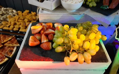 Fresh fruit platter 