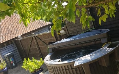 Antigua hot tub
