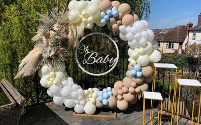 Balloon hoop for baby shower