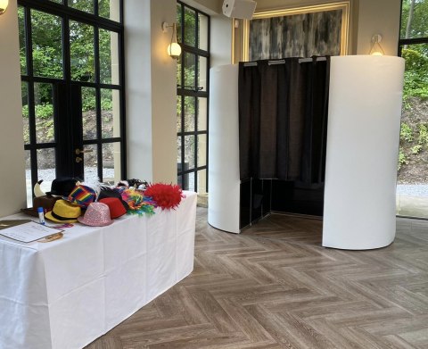 Spot Light Photo Booth