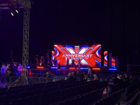 02-led-stage-anniversary.jpg