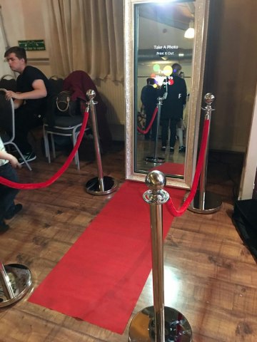 photo-booth-magic-mirror.jpg