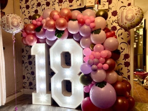 18-light-and-balloons-decor.jpg