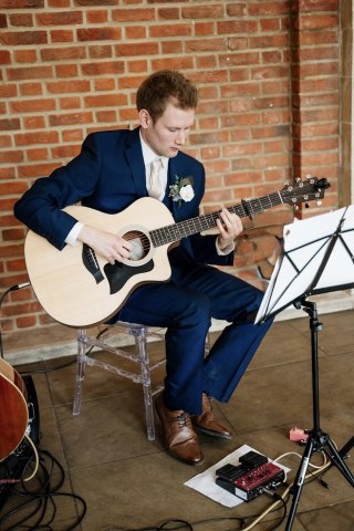moody-wedd-fingerstyle-ai'd-out-fan.jpg