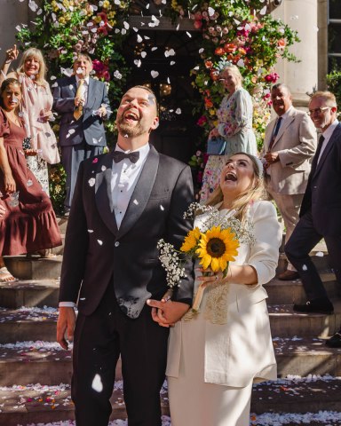 relaxed-london-wedding-photography-confetti.jpg