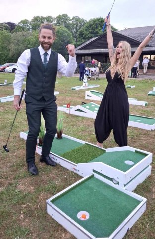 couple-playing-mini-golf1lq.jpg