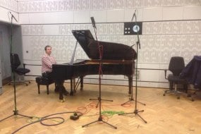 Simon Jordan - Violinist / Pianist Hire Professional Pianists Near You Profile 1