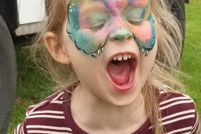 Facepainting with Wilma