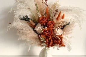 Elsie Rocks Wedding Flowers Profile 1