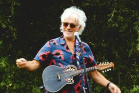 Loz Kingsley Musician
Hire Profile 1