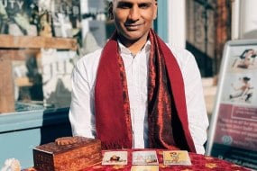 Praveen-Urban Guru Palm Reader & Tarot Reader Profile 1