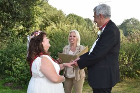 Leigh The Celebrant Wedding Celebrant Hire Profile 1
