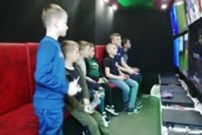 All players sit facing one way and can interact; perfect for multiplayer games