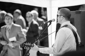 Pat McIntyre Acoustic Band Hire Profile 1