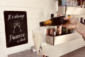 Bucks & Fizz Mobile Horsebox Bar Prosecco Van
Hire Profile 1