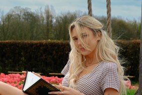 Ells Photography Hire a Portrait Photographer Profile 1
